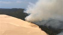 Mohutn lesn por, s nm u od poloviny jna bojuj hasii na australskm...