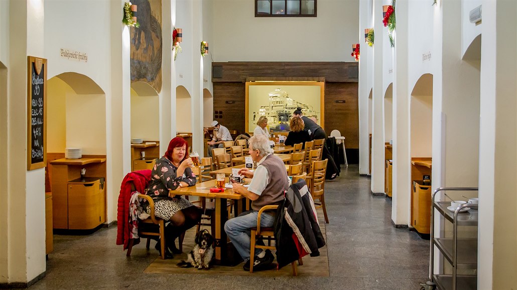 Lidé si opt mohou zajít na pivo nebo jídlo do svých oblíbených podnik.