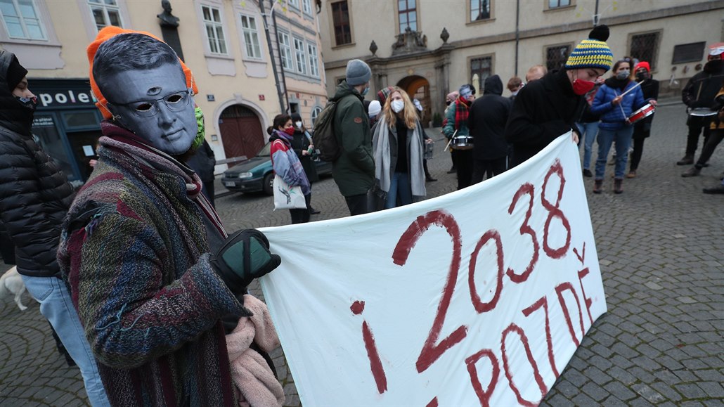 Rovenský s Koelouhem dnes jako jediní lenové komise hlasovali proti stanovení...