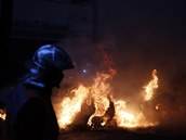Na paíských protestech proti policejní brutalit propuklo násilí. Desítky...
