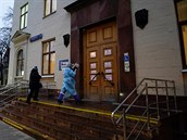 Jedna z klinik v Moskv, kde se mohou u nyní lidé nechat okovat proti...