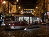 Noní tramvaj na Národní tíd v Praze.