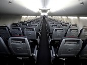Do kabiny Boeingu MAX se vejde tém 200 cestujících.