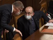 Zleva premiér Andrej Babi a ministr zdravotnictví Jan Blatný na mimoádné...