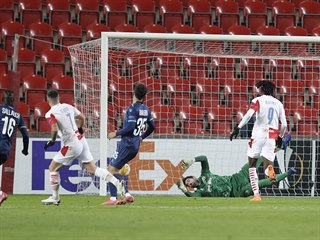 Slavia vs. Beer eva, Evropsk liga: Nicolae Stanciu (7) stl branku.