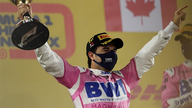 Velkou cenu Sáchiru formule 1 ne�ekan� vyhrál Sergio Pérez z Racing Pointu