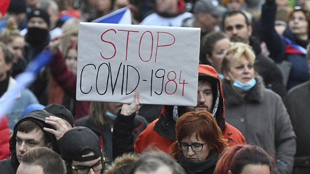Úastníci akce nazvané Pochod svobody protestovali 6. prosince 2020 v Praze...
