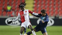 Slavia vs. Beer eva, Evropská liga: Peter Olayinkaa David Keltjens v souboji o...
