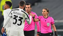 První �enská rozhod�í v Lize mistr�