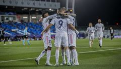 Fotbalisté Realu Madrid slaví postup do osmifinále Ligy mistr.