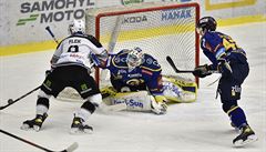 Závar p�ed brankou Zlína.