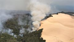 Požáry už zničily polovinu unikátního australského ostrova, obyvatelé utíkají pryč