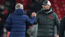 Jrgen Klopp a Jos Mourinho se po utkn Liverpoolu s Tottenhamem pln...