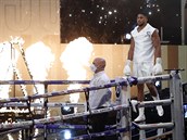 Anthony Joshua nastupuje do zápasu s Kubratem Pulevem.