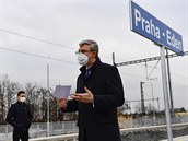 Ministr dopravy Karel Havlíek na slavnostním otevení nové elezniní zastávka...