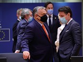 Viktor Orbán a Giuseppe Conte bhem summitu EU, který ji ve tvrtek veer...