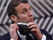 Macron vyhlásil boj rakovině, chce první generaci nekuřáků. Francie na to vyčlení 44 miliard korun