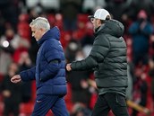 Jürgen Klopp a José Mourinho se po utkání Liverpoolu s Tottenhamem úpln...