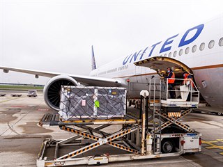 Vakcna do USA m i z Bruselu, transport zajiuj United Airlines.