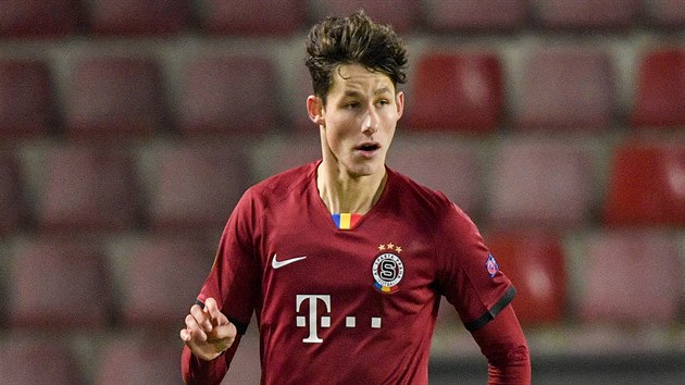 Evropská liga - Sparta vs. AC Milán: domácí stoper Martin Vitík.