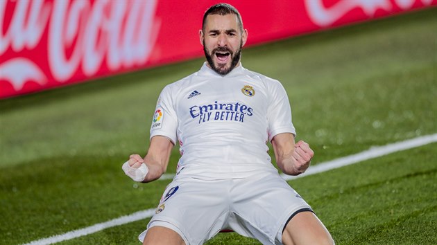 Karim Benzema slaví branku do sít Athleticu Bilbao