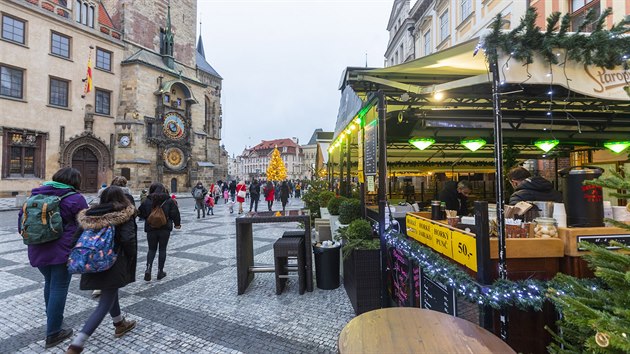 Na Staromstském námstí to i pes znaná omezení ije.