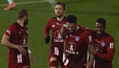 Hrái Olomouce se radují z gólu. Druhý zprava je jeho autor Jakub Yunis.
