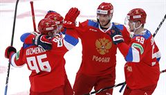 Hokejisté Ruska slaví gól do české brány