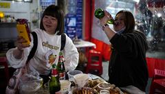 V ohnisku pandemie, �ínském Wu-chanu, se �ivot vrátil k normálu a m�sto je op�t...