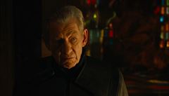 Sir Ian McKellen jako Magneto ve snmku X-Men: Budouc minulost.