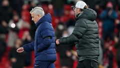 Jürgen Klopp a José Mourinho se po utkání Liverpoolu s Tottenhamem úpln...