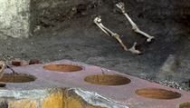 V blízkosti „bufetu“ byly nalezeny amfory, nádrž na vodu, kašna a lidské...