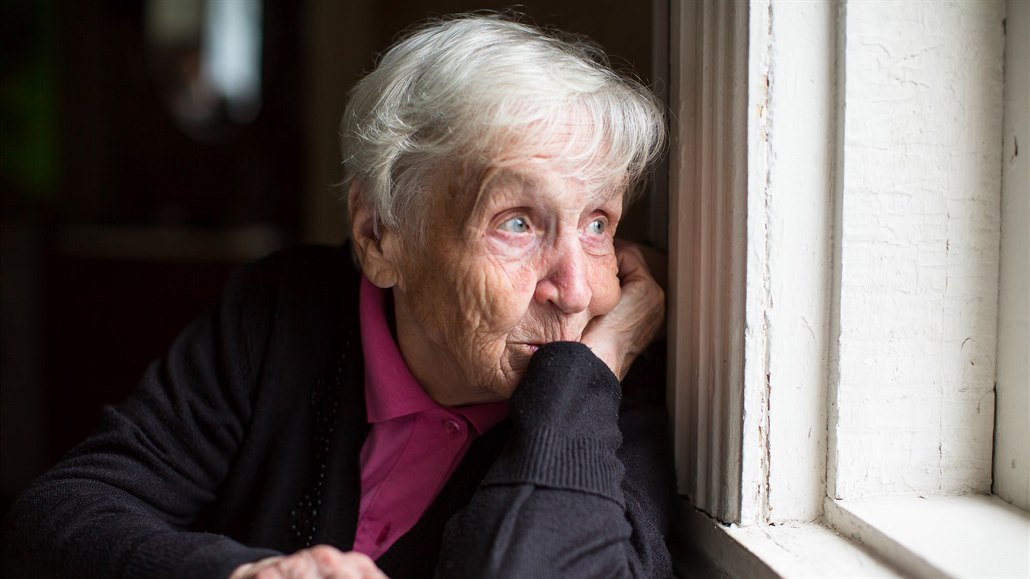 Seniorů se nejvíc dotýkají katastrofické scénáře, propadají panice.