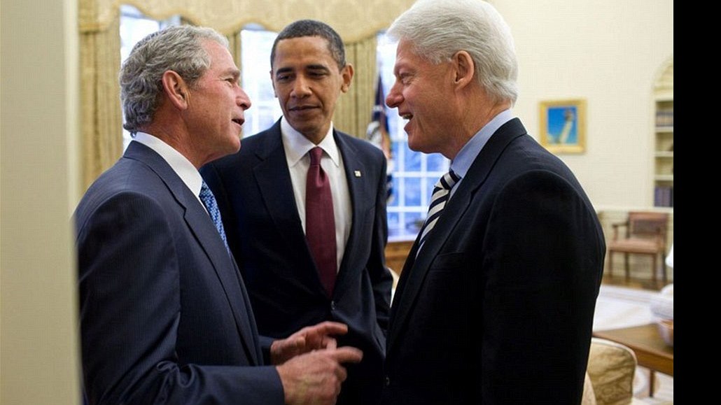 Ti prezidenti v jedné pracovn - George W. Bush, Bill Clinton a Barrack Obama