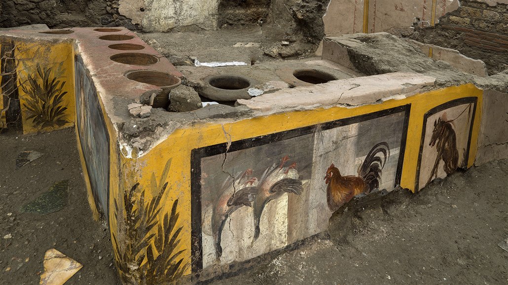 Archeologové nalezli v Pompejích mimořádně zachované thermopolium, tedy jakési...