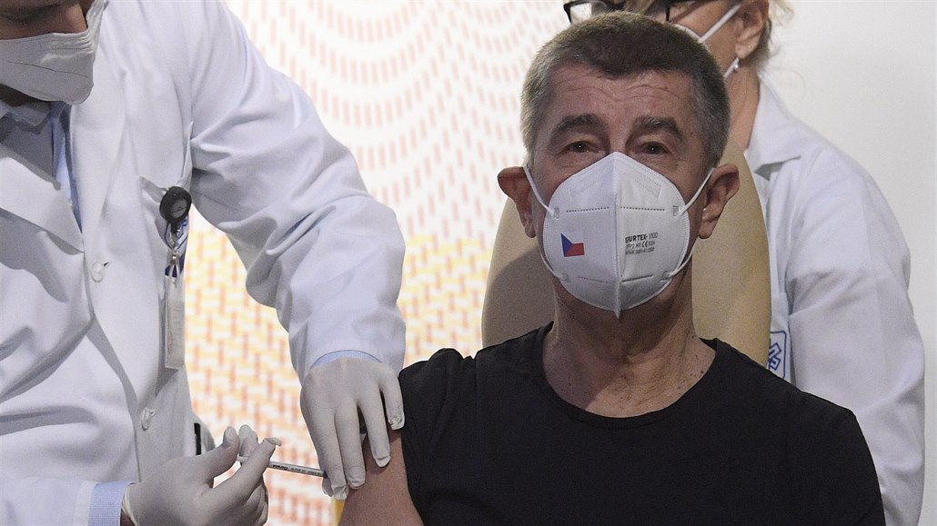 Premiér Andrej Babi� se nechal 27. prosince 2020 v Úst�ední vojenské nemocnici...