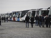 Zhruba 300 autobusových zájezdových dopravc v nedli na parkoviti PVA EXPO...