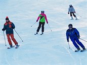 Skiareál Louná pod Klínovcem v den zahájení sezóny, 18.12.2020.