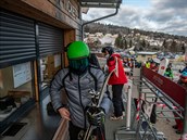 Skiareál na Jetdu v Liberci zahájil v sobotu 26. prosince 2020 sezonu,...