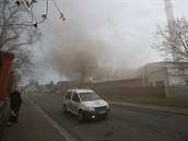 Poár po výbuchu v elektrárn a teplárn Kolín hasii zatím stále nemají pod...