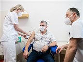 Zdravotníci v Česku použili už 240 tisíc dávek vakcín. Podezření na nežádoucí účinky má pouze 198 lidí