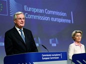 Hlavní vyjednava pro brexit Michel Barnier. V pozadí pedsedkyn Evropské...