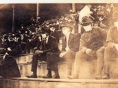 Mui v roukách na sportovním utkání v americkém stát Georgia v roce 1918, kdy...