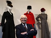 Francouzský módní návrhá Pierre Cardin pózuje ve svém vlastním muzeu v Paíi...