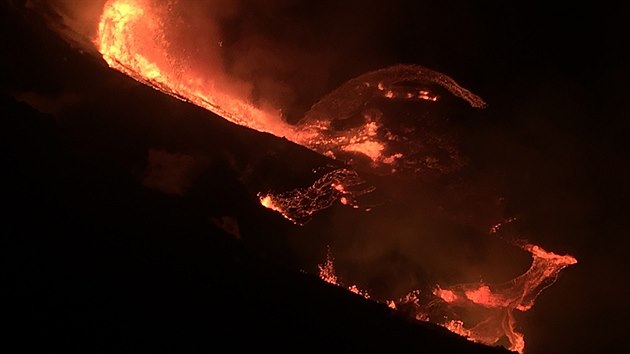 Sopka Kilauea chrlila asi hodinu do atmosféry páru.