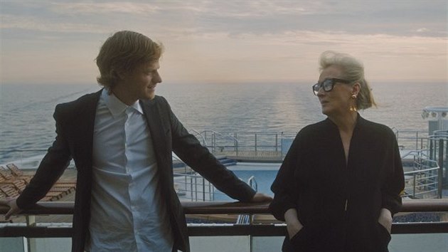 Na cest�. Zvídavý Tyler (Lucas Hedges) a jeho slavná teta Alice (Meryl...