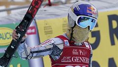 Ester Ledecká se raduje z vítzství.