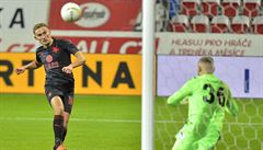 Slavia má komplikace. Do Portugalska neletí, kemp se ruí