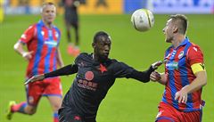 Slavia má komplikace. Do Portugalska neletí, kemp se ruí