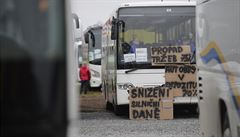 Na 300 autobusovch dopravc protestuje kvli mal podpoe vldy